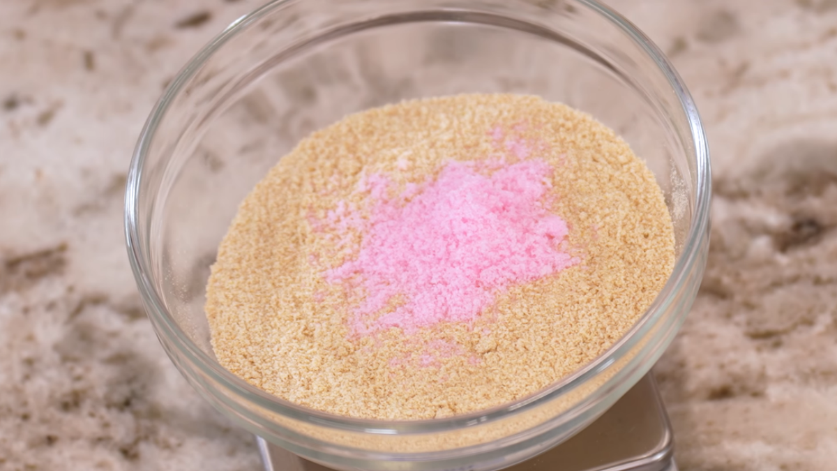 binder and cure for snack sticks powder in bowl