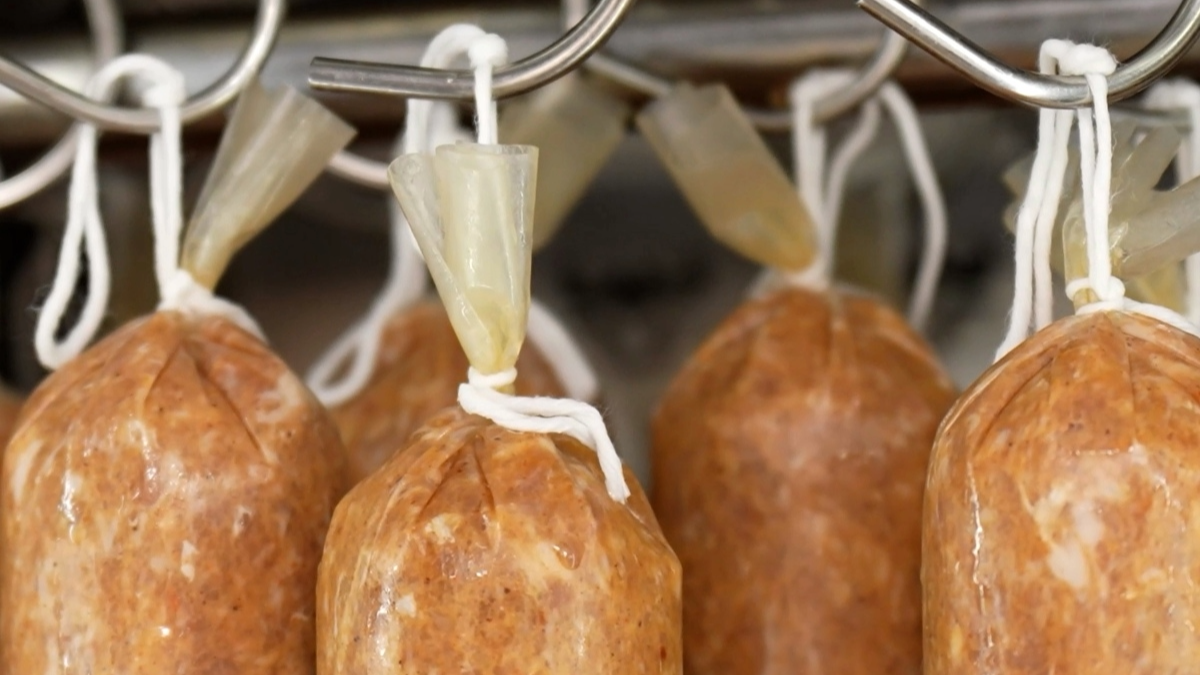 summer sausage in non edible casing